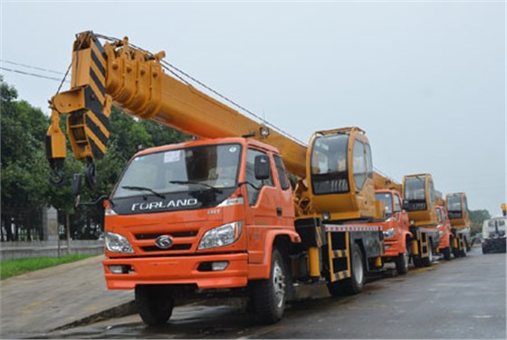 小型汽車起重機(jī)