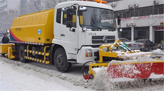 掃雪車作業(yè)