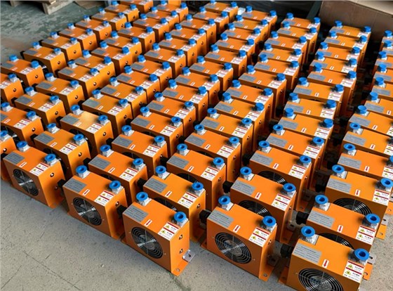 AH0607風冷卻器打包發(fā)貨