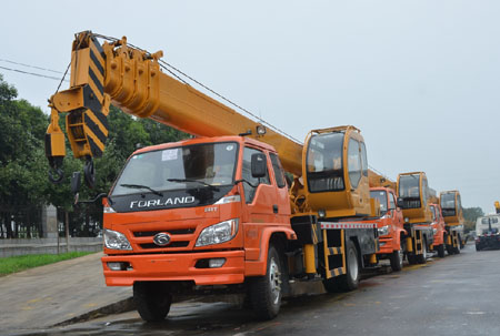 小型汽車(chē)起重機(jī)