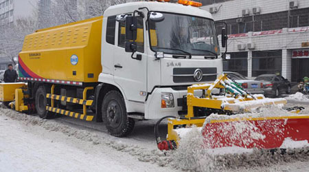 掃雪車(chē)作業(yè)