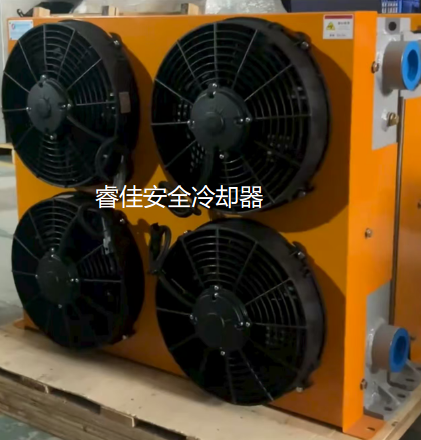 風(fēng)冷卻器打包發(fā)貨.png